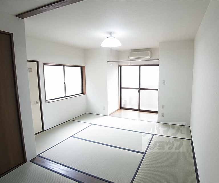 居室・リビング　１０帖の和室です。