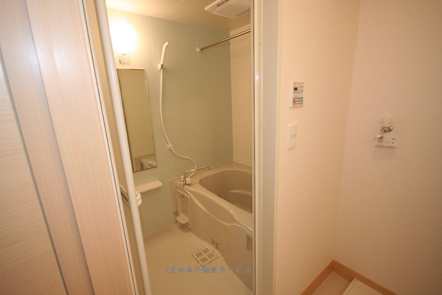 バス・シャワールーム　お風呂です プラッツ渡里B棟101号室　2016/6/21撮