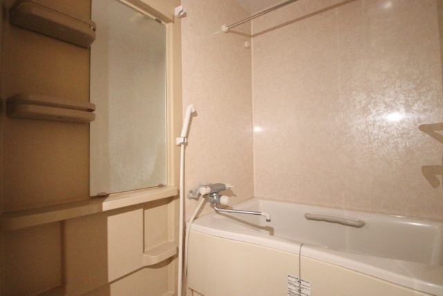 バス・シャワールーム　※他号室のお写真のため、現況優先です