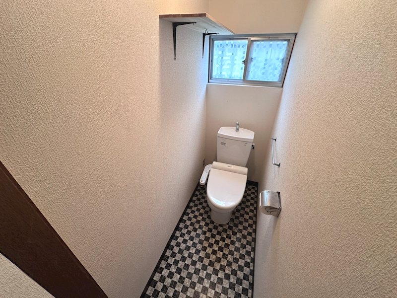 東海道本線 近江八幡駅 徒歩26分 2階建 築54年のトイレ写真