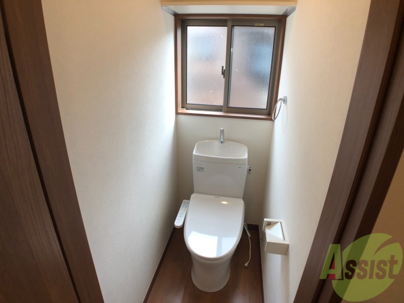 トイレ　温水洗浄便座付きのトイレは、使用しやすくうれしいですね。