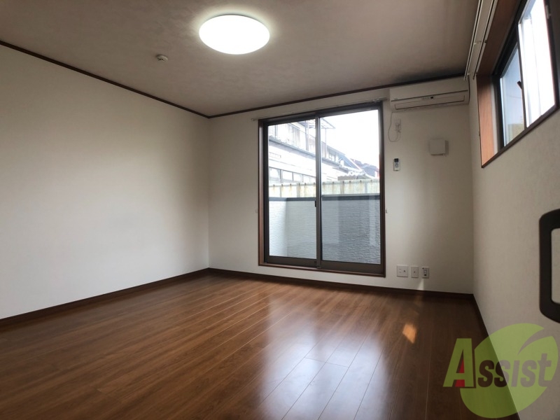 居室・リビング　陽当たりが良く、広々として過ごしやすそうです。