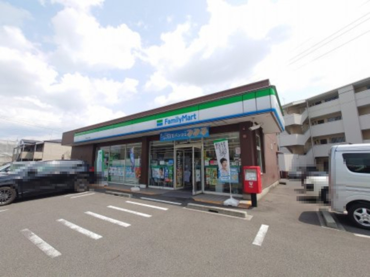 コンビニ　ファミリーマート　本荘中ノ町店（コンビニ）まで180m