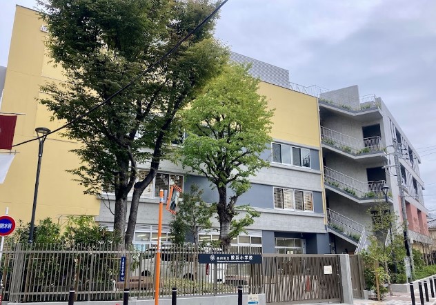 小学校　鮫浜小学校（小学校）まで170m