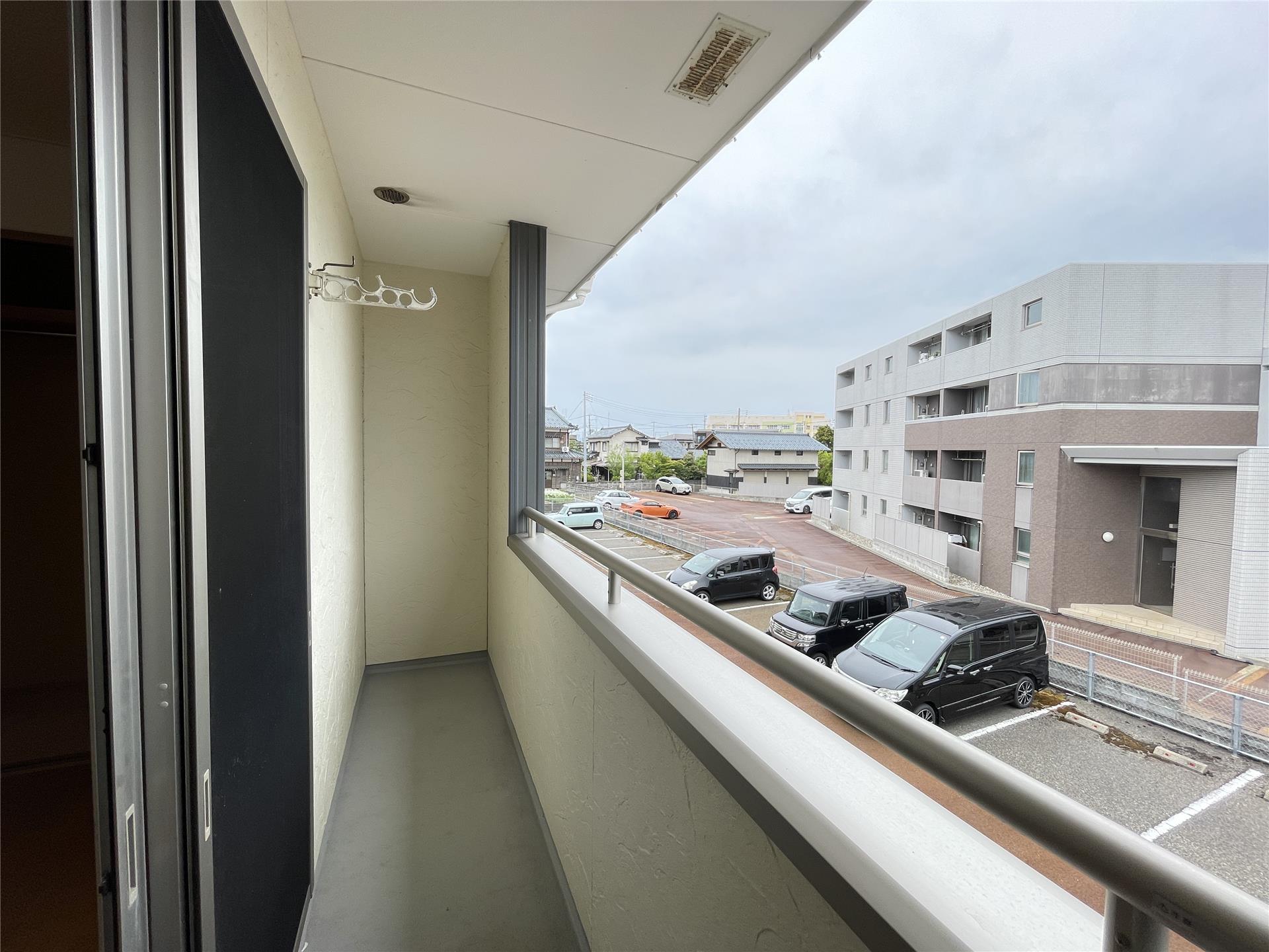 バルコニー　お洗濯にも便利なバルコニー付きです♪