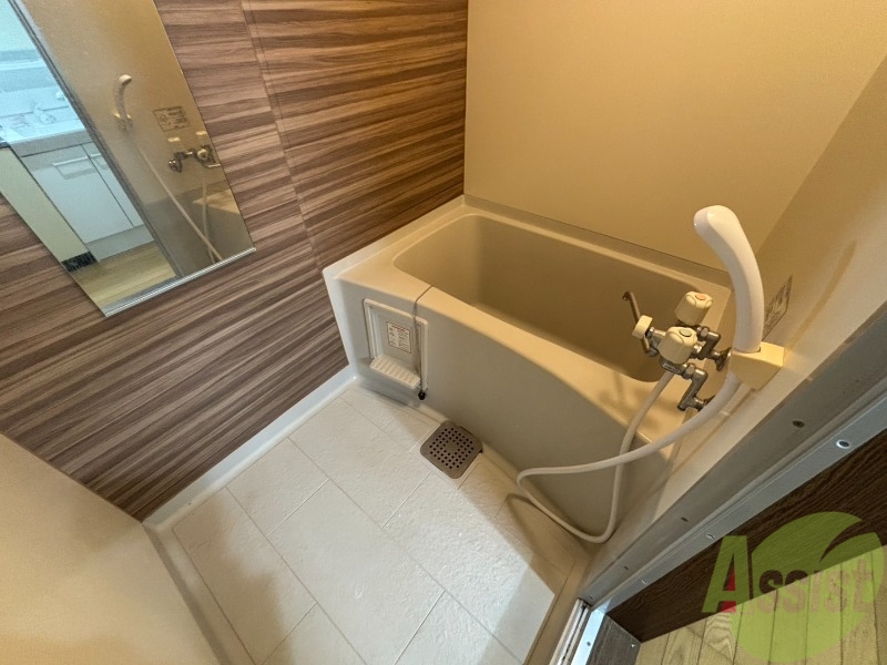 バス・シャワールーム　お風呂になります。一日の疲れを癒してくださいね。