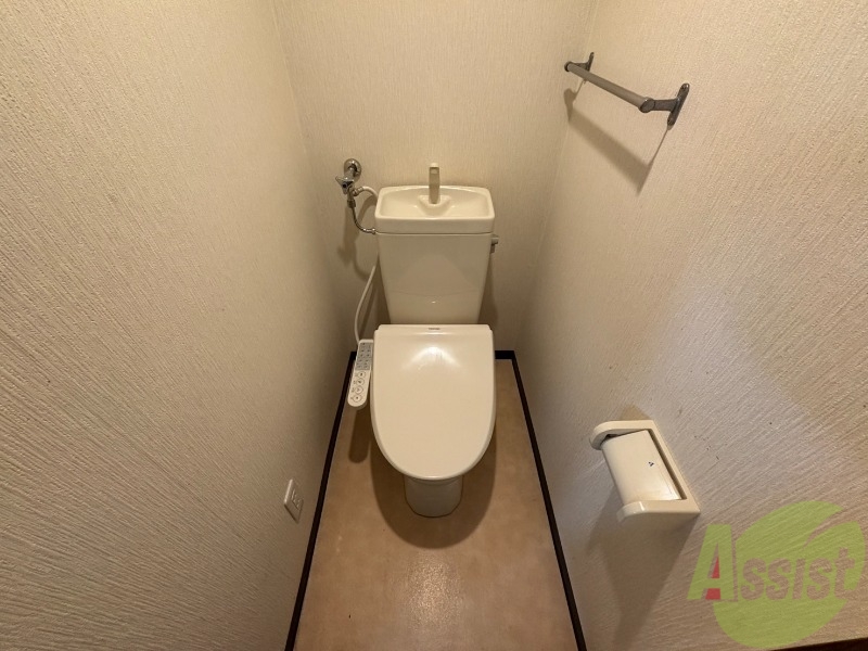 トイレ　ウォシュレット機能がついたトイレ。安心して使用できますね。