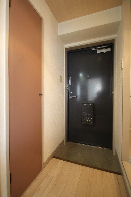 玄関　同物件、別号室のものです。