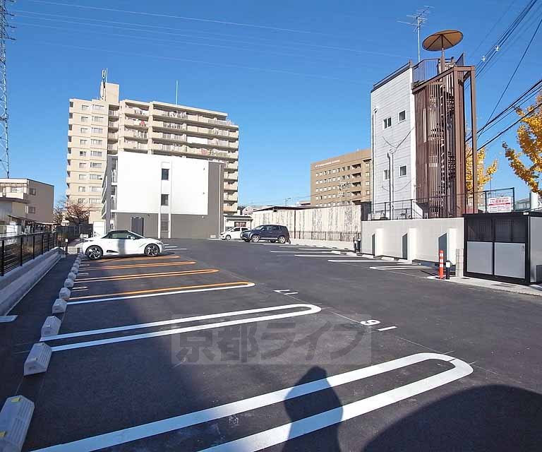 駐車場　広々とした駐車場です。