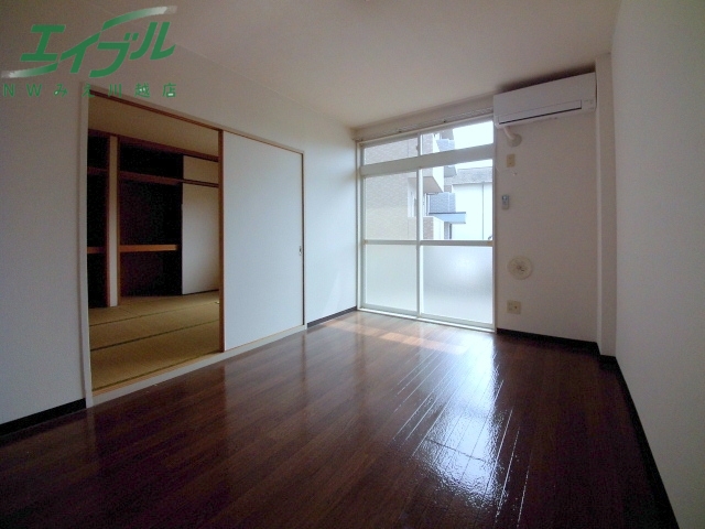 居室・リビング　同型参考写真