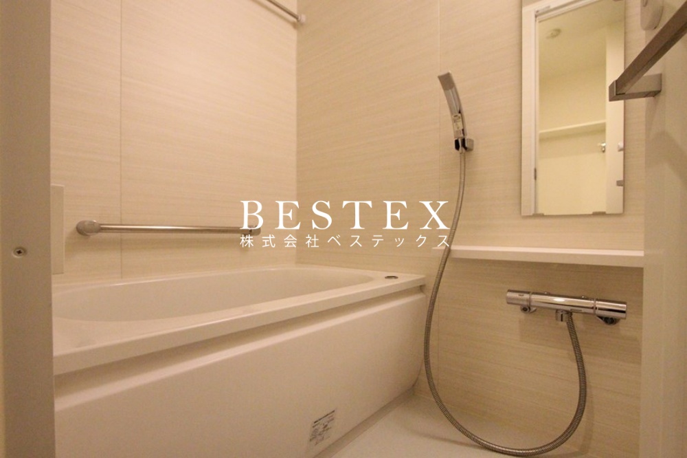 バス・シャワールーム　※同タイプ・別部屋の参考写真です。