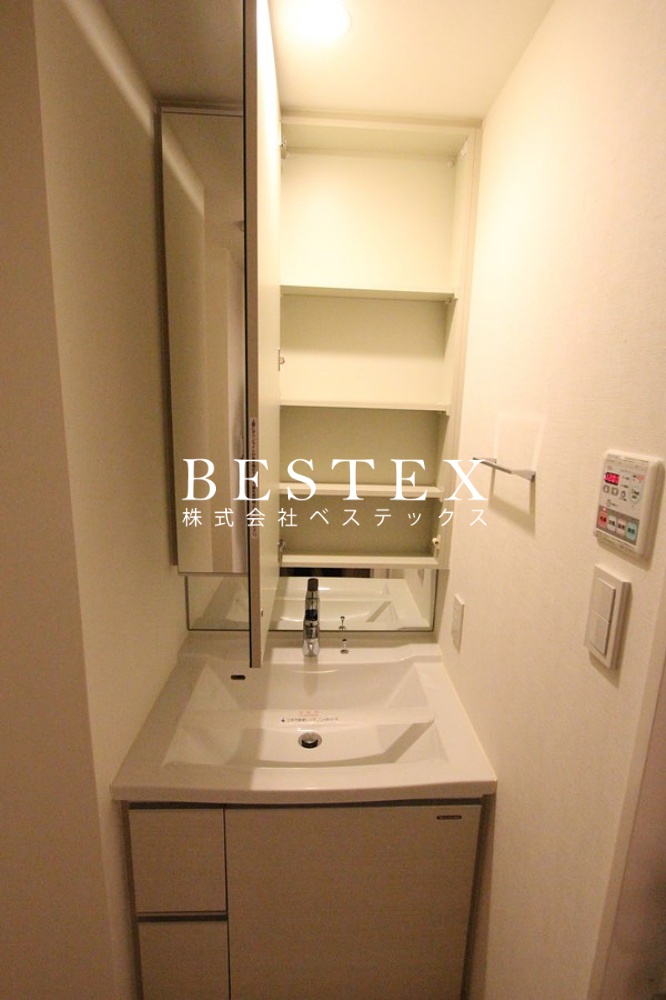 洗面設備　※同タイプ・別部屋の参考写真です。
