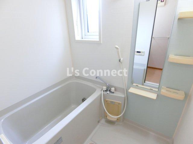 バス・シャワールーム　追焚き機能付きのお風呂。