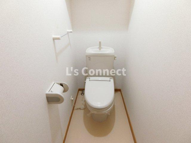 トイレ　暖房便座付きのトイレ。