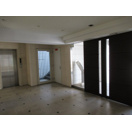 エントランス　落ち着いたエントランスです