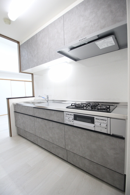 キッチン　３口コンロのシステムキッチンです♪