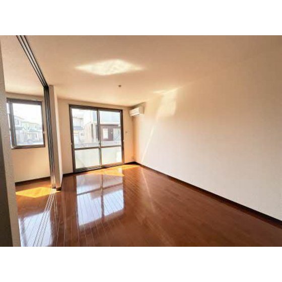 居室・リビング　１１．１帖（同型タイプのお部屋です、現況優先）