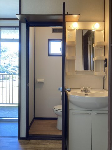 洗面設備　給湯付きで650幅の独立洗面台です。