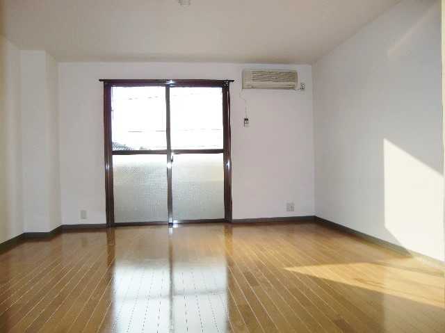 居室・リビング　退去前のため現況を優先します