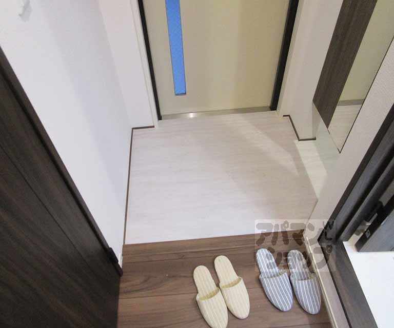 玄関　３０１号室の写真です。