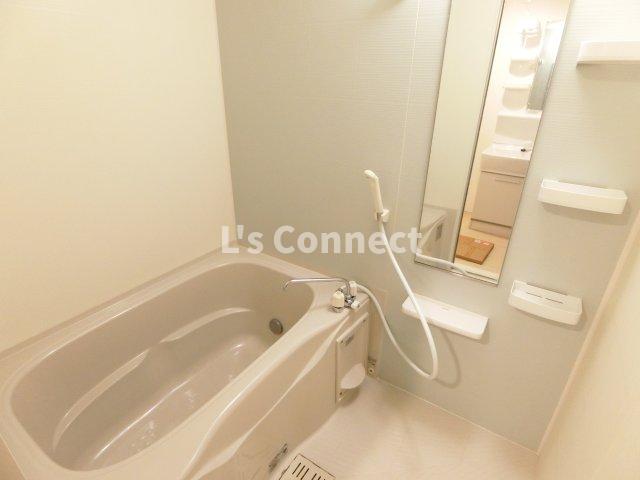 バス・シャワールーム　追焚き、浴室乾燥付きのお風呂。