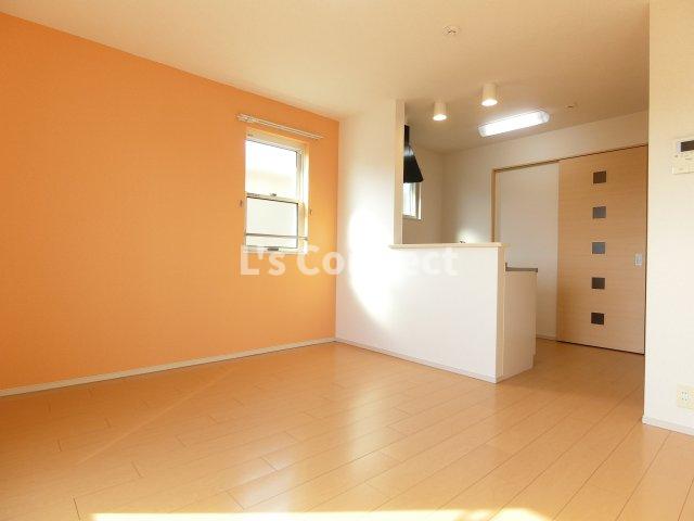 居室・リビング　角部屋で２面に窓があります。