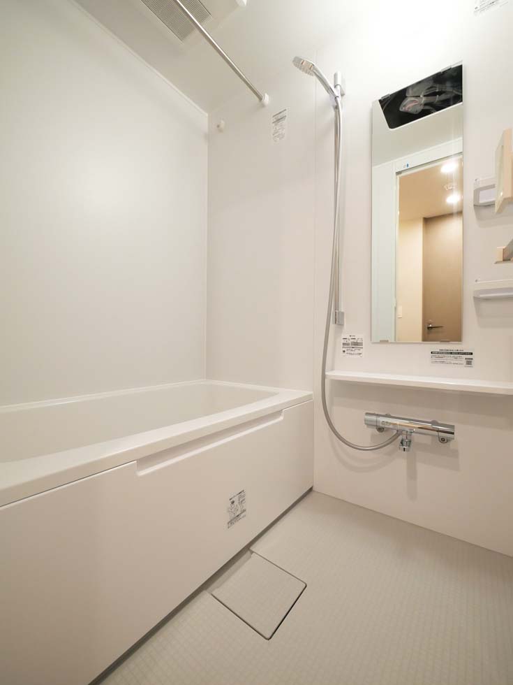 バス・シャワールーム　明るい室内です