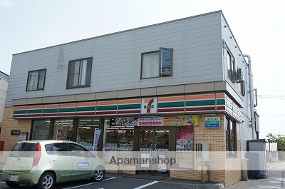 コンビニ　セブンイレブン（コンビニ）まで574m