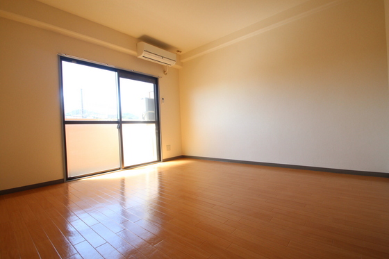 居室・リビング　※別部屋の写真です