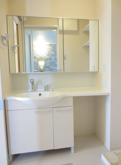 洗面設備　※同型物件参考写真