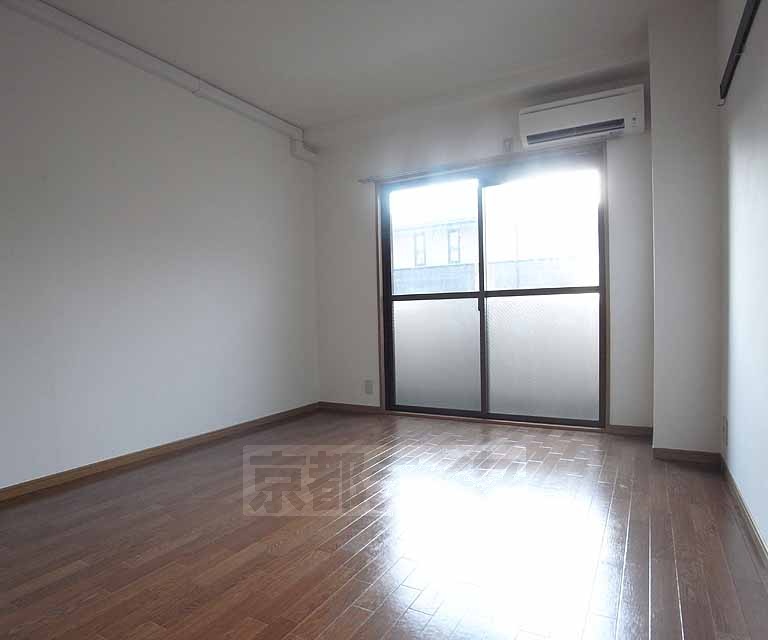 居室・リビング　きれいなお部屋です。