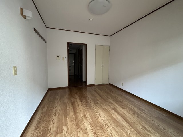 居室・リビング　同物件別号室の写真です。