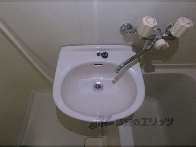 洗面設備　上部収納