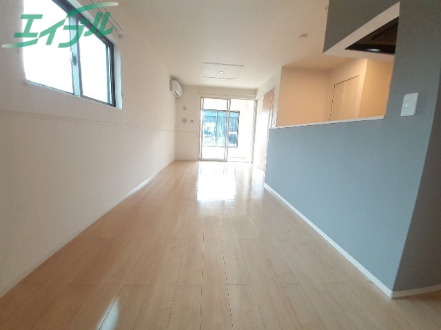 居室・リビング　同型参考写真