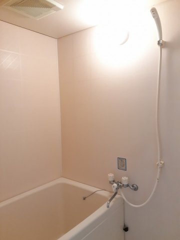 バス・シャワールーム　ゆったり過ごせるお風呂です