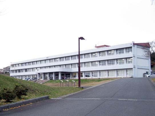 小学校　三沢市立古間木小学校（小学校）まで1600m