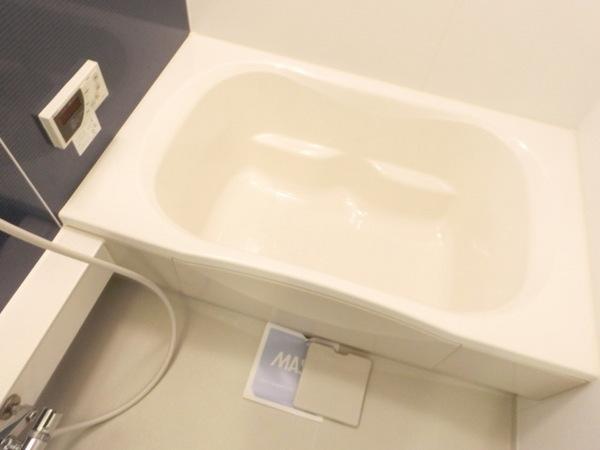 バス・シャワールーム　浴室乾燥機、追い焚き機能付バス！