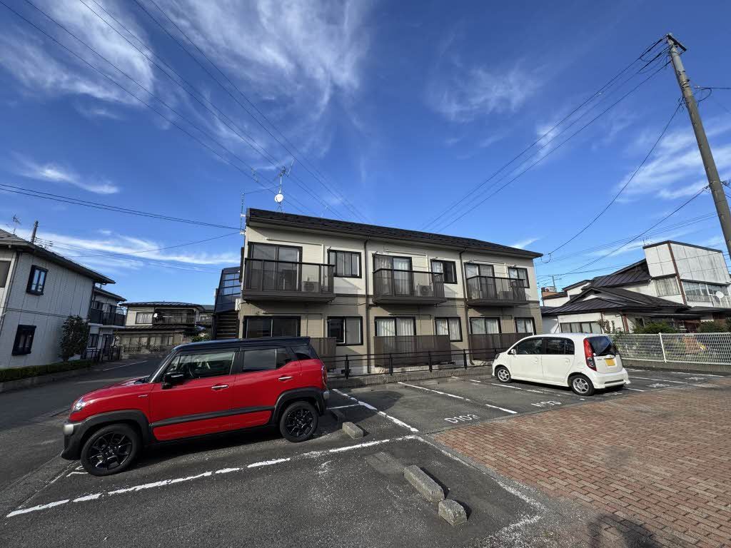 建物外観　駐車場