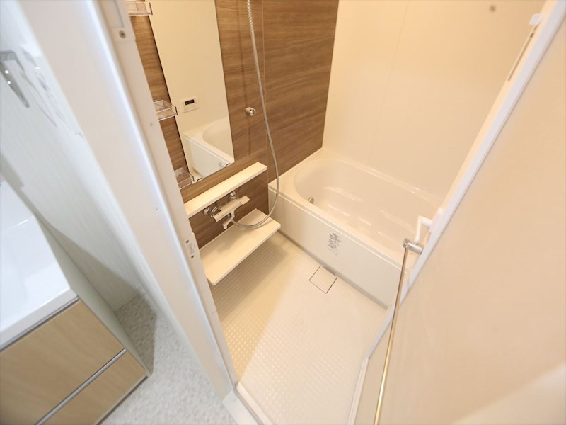 バス・シャワールーム　浴室暖房乾燥機付　追い焚き・オートバス機能付お風呂