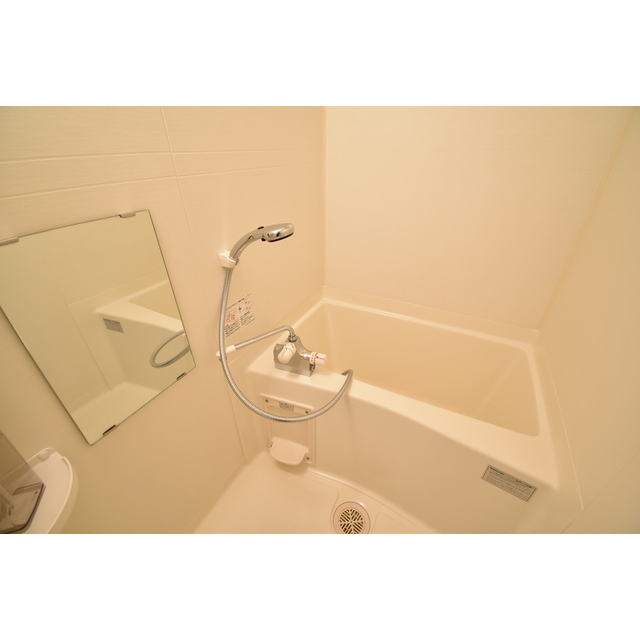 バス・シャワールーム　コンパクトで使いやすいお風呂です