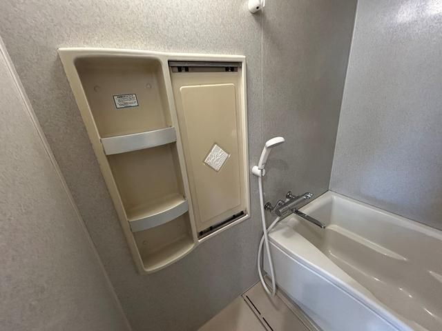 バス・シャワールーム　落ち着いた空間のお風呂です