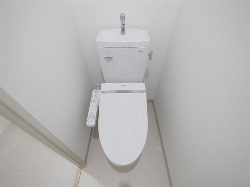 トイレ　温水洗浄暖房便座付トイレ