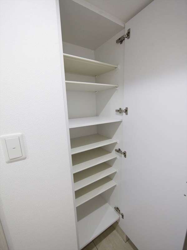 玄関　玄関　シューズボックス付（収納充実してます）