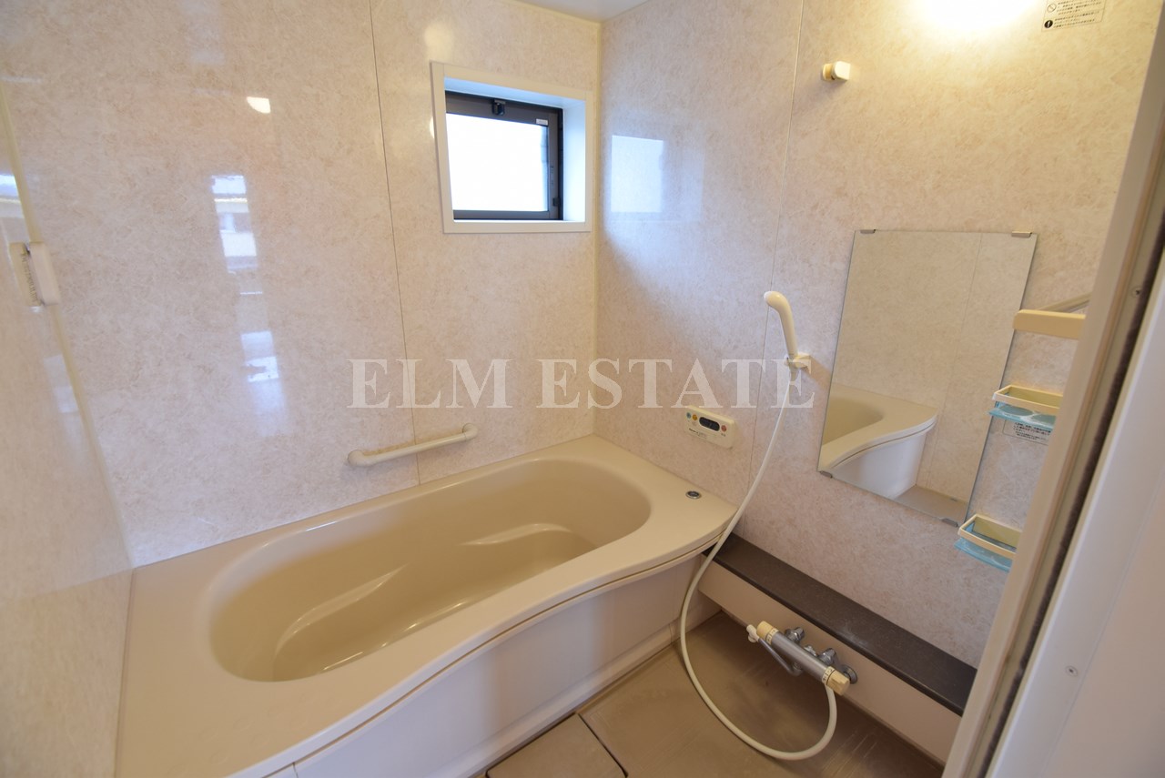 バス・シャワールーム　同一物件反転タイプの写真になります。