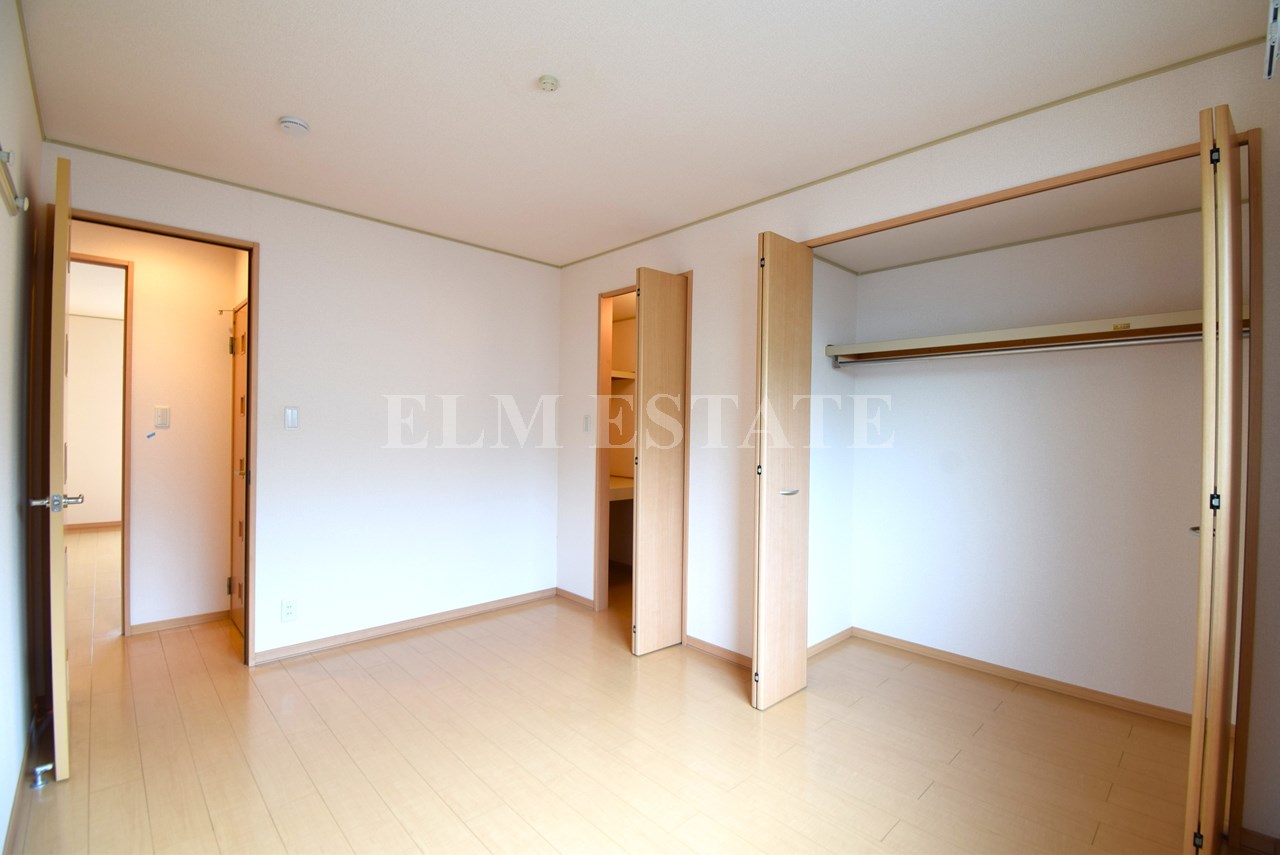 収納　同一物件反転タイプの写真になります。