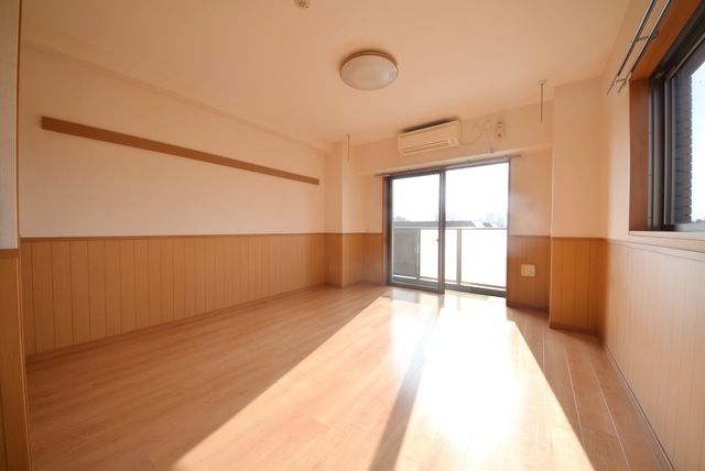 居室・リビング　★窓のある居室です★