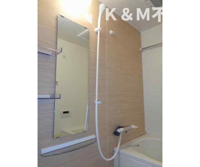 バス・シャワールーム　シンプルで使いやすい玄関です