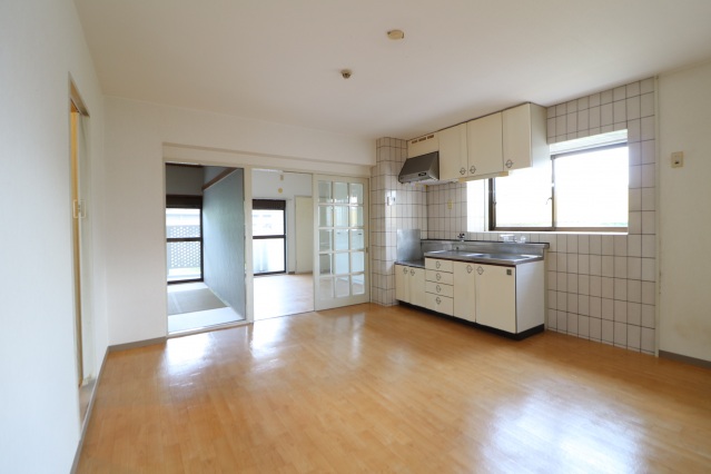 居室・リビング　明るい洋室