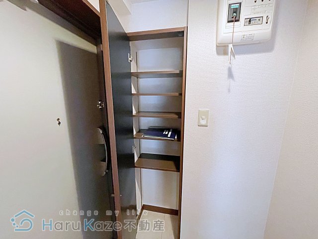 名鉄名古屋本線 桜駅 徒歩1分 8階建 築20年の玄関写真