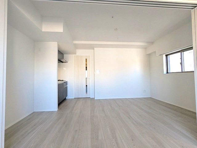 その他設備　角部屋、リビングに窓付、インターネット無料